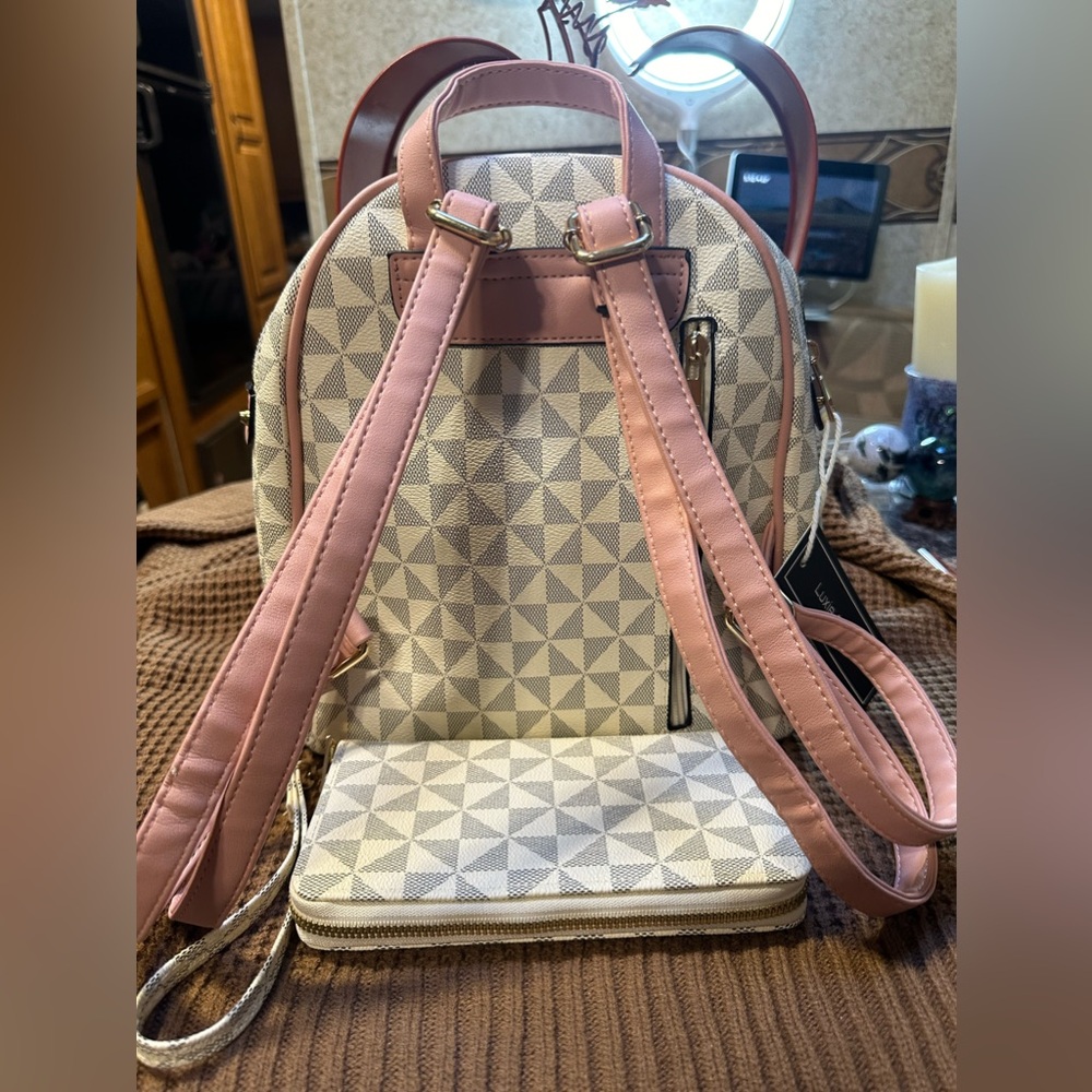 Luxie Collection White Checkered Backpack with matching wallet!!